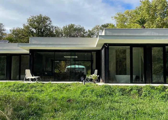 Privee Dans Maison D'architecte Face Foret